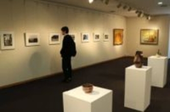 隔離政策下の暮らし 写真や絵画で表現　邑久光明園コレクション展 14日までさん太ギャラリー