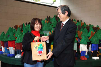 岡山県立美術館 平子雄一さん個展 入場者1万人突破