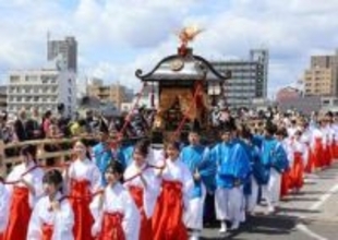 宗忠神社御神幸 平和願い350人練り歩く　140年の節目 一般参加者も行列に