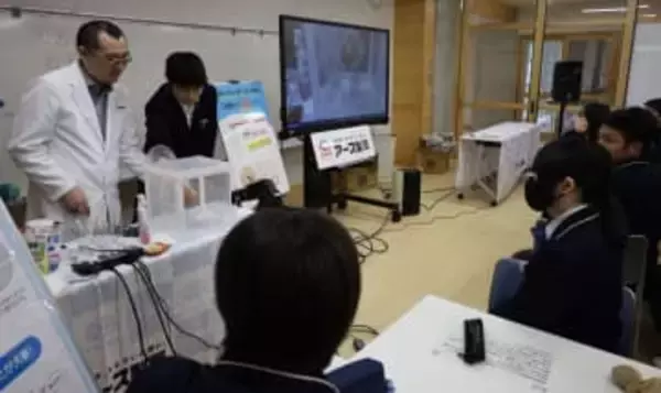 害虫使い〝生きた授業〟　福山の学校で虫ケア用品研究員