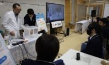 害虫使い〝生きた授業〟　福山の学校で虫ケア用品研究員