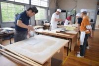 高梁でそば打ち愛好者の集い　19日まで、共に技能を磨き交流