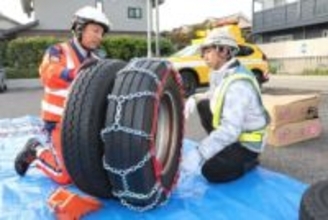 雪の立ち往生や事故備える　岡山国道事務所、業者対象に訓練