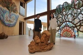 テキスタイルと彫刻競演　真庭・蒜山ミュージアムで展示