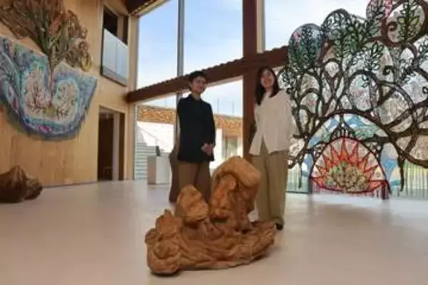 テキスタイルと彫刻競演　真庭・蒜山ミュージアムで展示