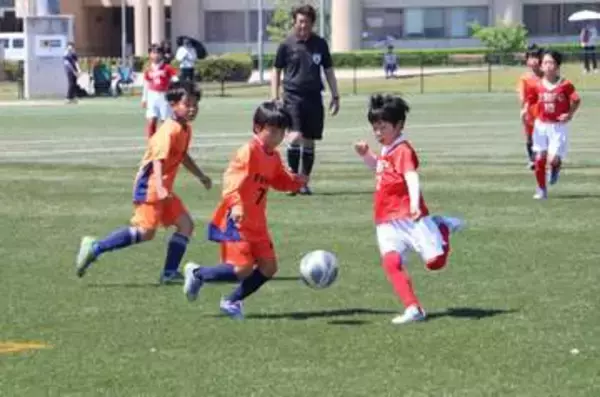 岡山市少年サッカーリーグ開幕　133チームが熱戦