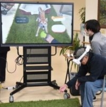 バーチャル空間で犬と交流　備前の老人ホーム、利用者の自信に
