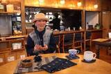 「伝統の備後絣、カフェで魅力発信　福山の西東さん 手作り品で彩る」の画像1