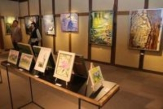 四季折々の風景、草花65点　真庭でサークルマゼンタ作品展