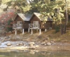 浅口・藤波池キャンプ場　バンガロー改修へ、25年度3棟