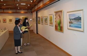 津山 個性豊かな72点　神谷さんと絵画教室生が作品展