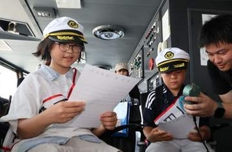 「海の日」イベントでフェリー旅満喫　一日船長、操舵室見学も