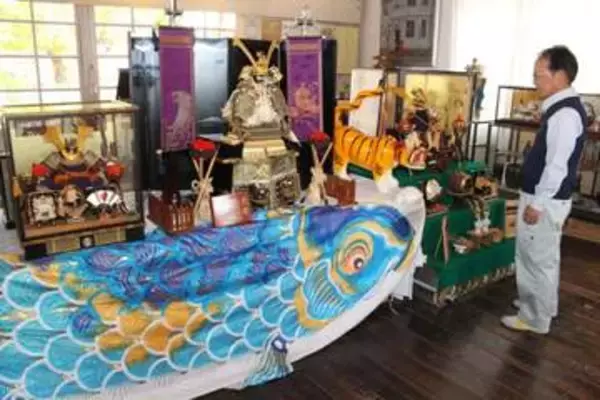 端午の節句ムード 一足早く演出　人形15点、総社・まちかど郷土館