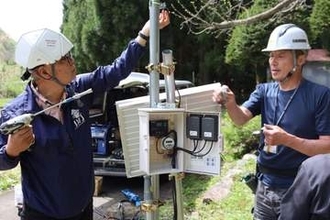 高周波でクマを遠ざけろ　目撃相次ぐ岐阜・白川郷の村に装置　岡山理科大・辻特担教授らが設置
