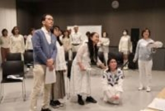 即興で紡ぐストーリー 岡山で「人生相談天国」上演　出演の市民ら24人、11日の本番に向け稽古に熱