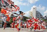 「〝鬼〟が華やかに躍動　うらじゃ連が演舞繰り広げる　おかやま桃太郎まつり開幕、23日まで【動画あり】」の画像1