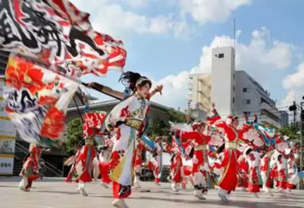 〝鬼〟が華やかに躍動　うらじゃ連が演舞繰り広げる　おかやま桃太郎まつり開幕、23日まで【動画あり】