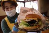 「美咲産食材でバーガー　町民グループと美作大生開発」の画像1