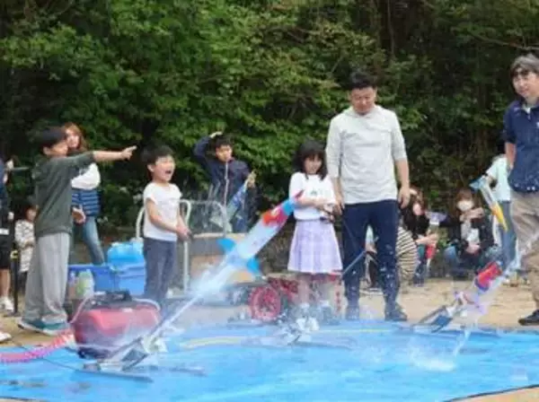 「水ロケット」飛んだ！ 福山で大会　飛行の仕組み学ぶ
