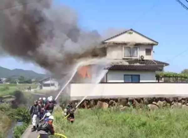 岡山県里庄町で民家火災　木造の住宅と倉庫焼く
