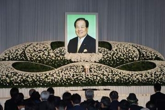 片山氏の人柄と功績しのぶ　東京でお別れの会