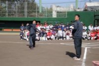 楽天・銀次さん、岡島さん指導　小学生対象に野球教室、倉敷