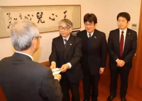 30施設・団体へ「愛の義援金」　歳末助け合い美術展収益 山陽新聞社会事業団