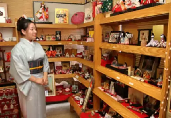 多彩な人形や御殿びな240点　玉野の角南さん夫妻、自宅で展示