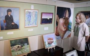 みずみずしい筆致の絵17点　18歳で急逝の林さん 鏡野で遺作展