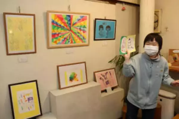 明るく温かい絵画16点　真庭で旭川荘センター利用者作品展