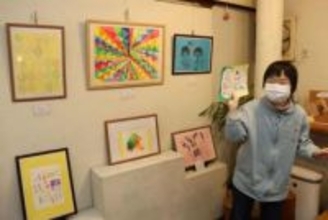 明るく温かい絵画16点　真庭で旭川荘センター利用者作品展