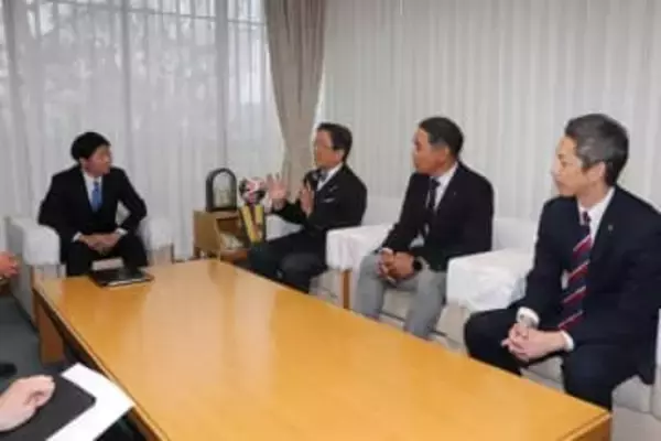 スタジアム整備巡る関係者協議　知事、推進する会代表らと