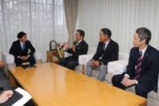 スタジアム整備巡る関係者協議　知事、推進する会代表らと