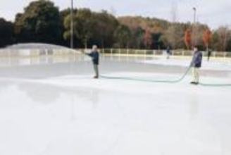 アイスランド津山 13日オープン　整氷作業進む