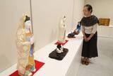 「女神や観音像、多彩な人形並ぶ　彩色備前の木村さん作品展」の画像1
