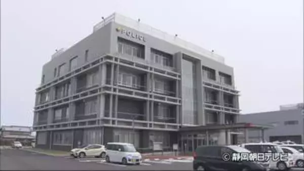 ５歳男児が意識不明重体　祖母運転の車が駐車場の壁に正面衝突　かなりのスピードが出ており前面大破　静岡・浜松市