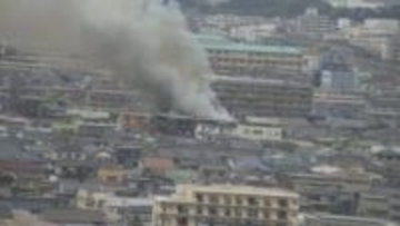 【続報】4時間半後に鎮火…浜松のアパート火災で2人を病院に搬送