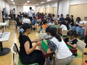 6歳園児も真剣勝負！　現役Mリーガーと対局　静岡で初のこども麻雀大会　小学生・園児も夢中！　麻雀ブームが子ども世代へ