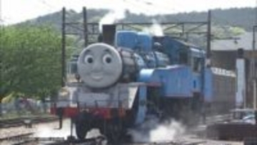 「きかんしゃトーマス号」がクリスマスバージョンで帰ってくる！　ボイラーの不具合で10月から運転を休止　静岡・大井川鉄道