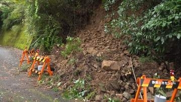 世帯の孤立はなし　静岡市駿河区で土砂崩れ　市道の東に面する山の斜面が崩れる