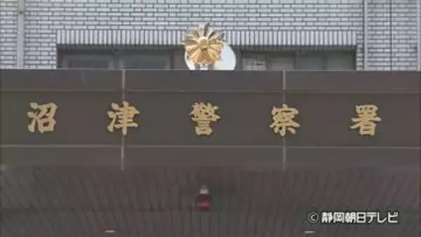 軽乗用車でバイクに衝突しそのまま逃走　ひき逃げの疑いで80代の女を逮捕　静岡・沼津市