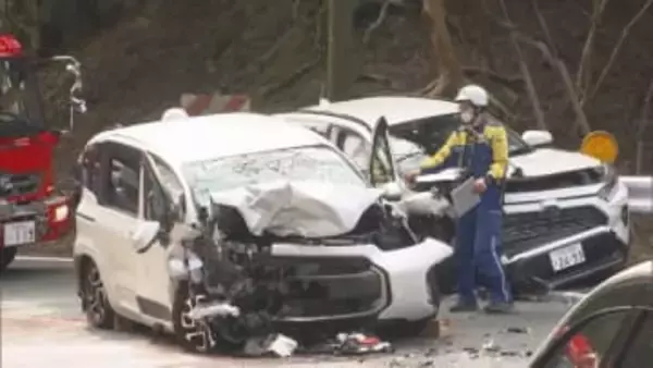 国道４１４号で乗用車が正面衝突　４人が救急搬送され９２歳の女性が死亡　静岡・河津町