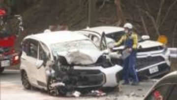 国道４１４号で乗用車が正面衝突　４人が救急搬送され９２歳の女性が死亡　静岡・河津町