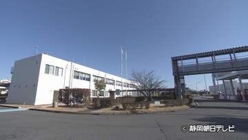 運転中異常な振動を感じ路肩に停車したら出火　東名高速で普通乗用車が全焼　４時間にわたり車線規制　浜松市中央区