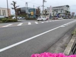 静岡・沼津市で軽乗用車と原付バイクが衝突する事故　７５歳の男性が意識不明の重体