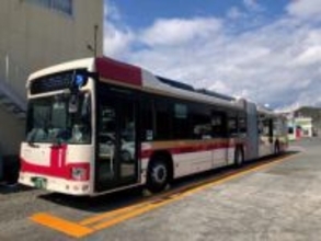 追い越し注意！　バスを2台つなげたような「連節バス」が静岡市に登場　静岡県内では初めての導入