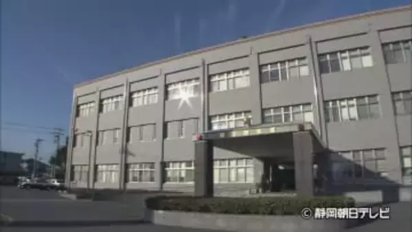 住宅に侵入し現金１５万円とバッグなどを盗んだ疑い　建設作業員の男を逮捕　警察は余罪を追及　静岡・御前崎市