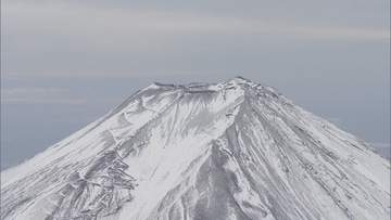 富士山に白骨化した人骨…死後かなり経過か　警察は行方不明届が出ている人を中心に身元特定を急ぐ　静岡県警