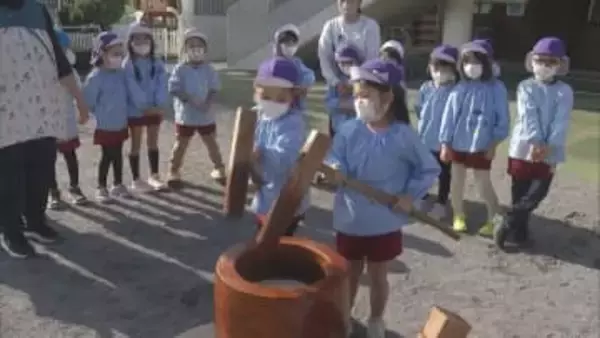 今年もあと２週間～幼稚園では園児が餅つき　きなこ餅を楽しみました