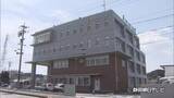 「ＪＲ東海道線に稲刈り機が侵入し線路内で立ち往生　列車が一時運転見合わせ　田んぼから農道に上がろうとして操作を誤ったか　静岡・湖西市」の画像1